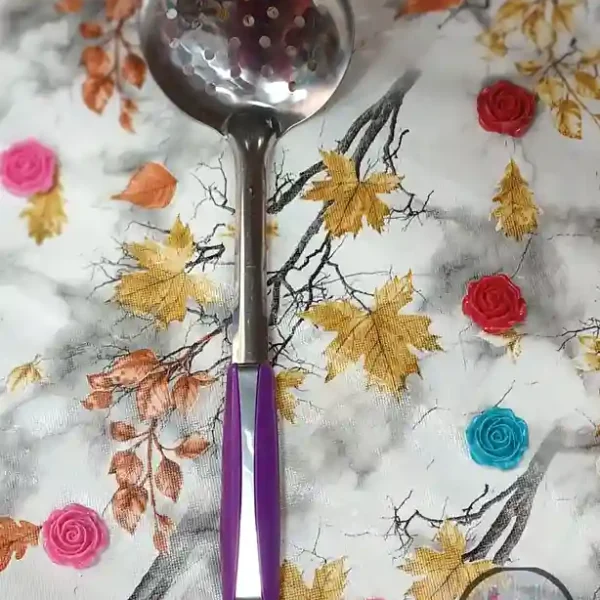 ملاقه سوراخ دار دسته بنفش